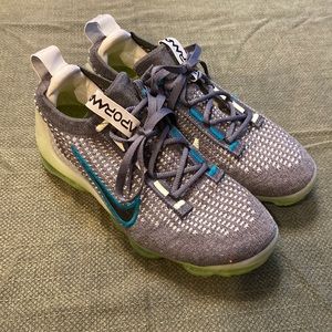 Nike Youth Vapormax Sneaker Size 3.5Y